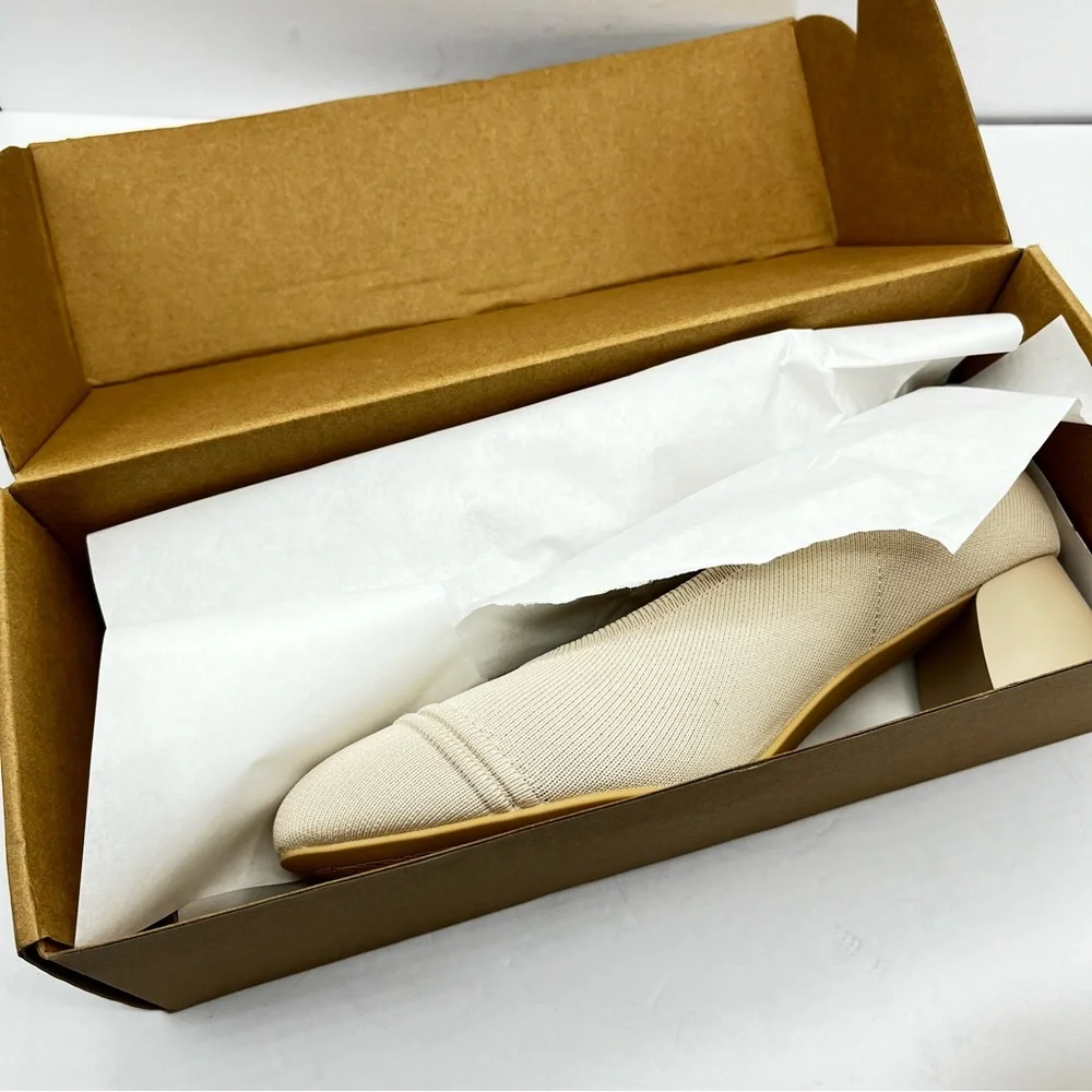 Vivaia Women’s Size 8.5 Julie Pro Cream Ivory Round Toe Chunky Heels